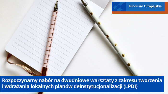 Długopis i ołówek leżą na otwartym notesie