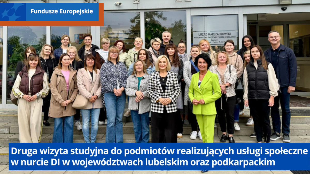 Uczestnicy szkolenia przed budynkiem Urzędu Marszałkowskiego Województwa Świętokrzyskiego