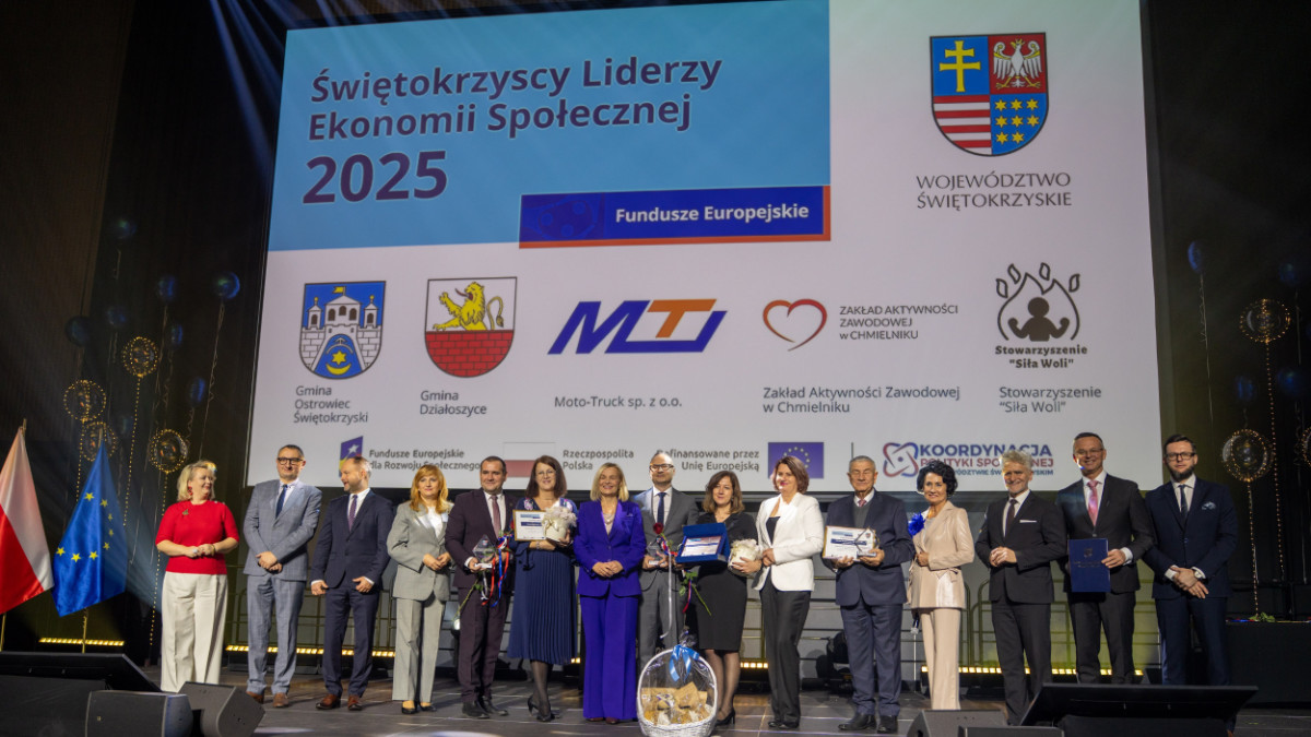 Liderzy Ekonomii Społecznej 2025 i przedstawiciele Urzędu Marszałkowskiego Województwa Świętokrzyskiego