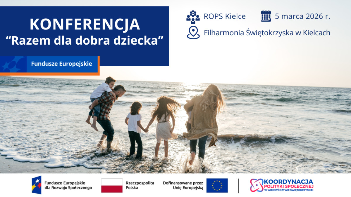 Dwoje dorosłych i trójka dzieci bawi się w falach morza
