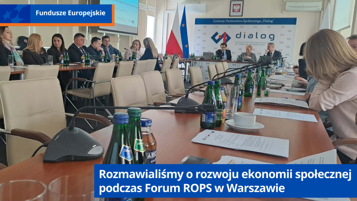 Uczestnicy Forum Regionalnych Ośrodków Polityki Społecznej siedzą na sali konferencyjnej