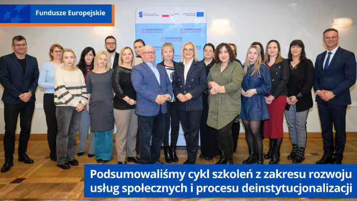 Marszałek Województwa Świętokrzyskiego Renata Janik,  zastępca dyrektora Regionalnego Ośrodka Polityki Społecznej Arkadiusz Ślipikowski oraz uczestnicy szkoleń